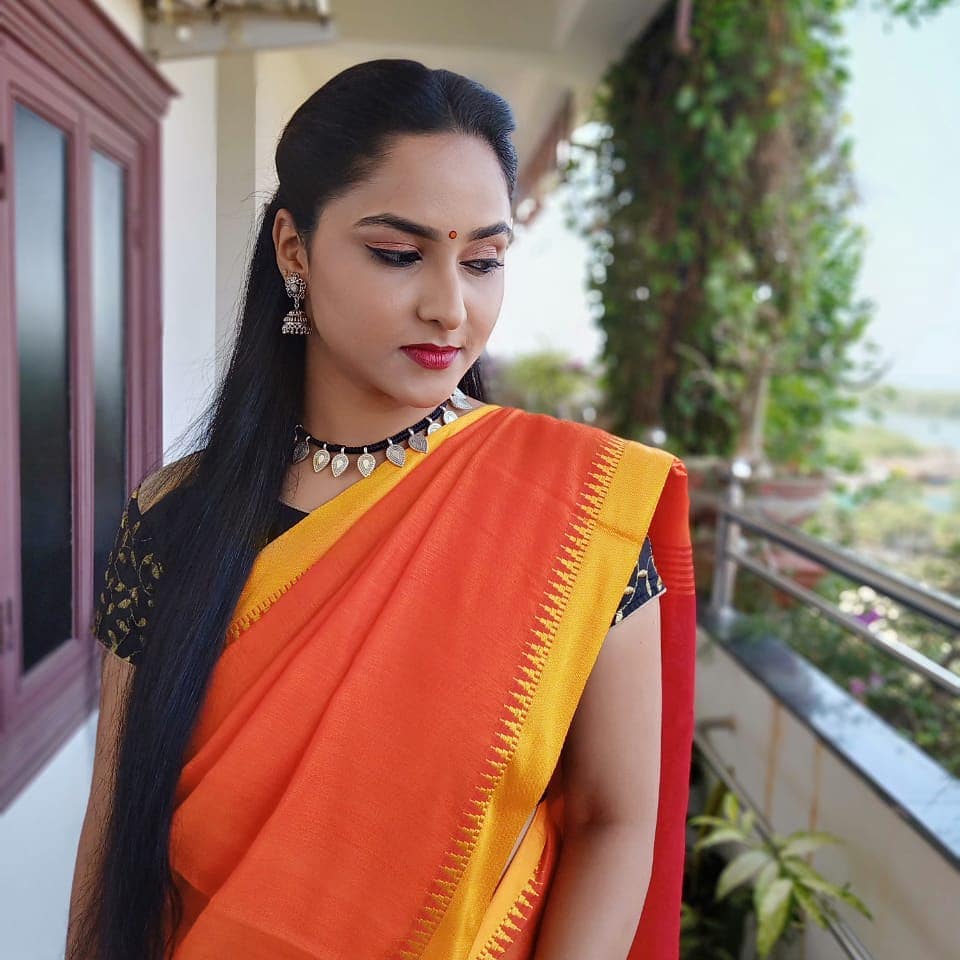 zee telugu tv anchor kasi annapurna in orange saree blouse